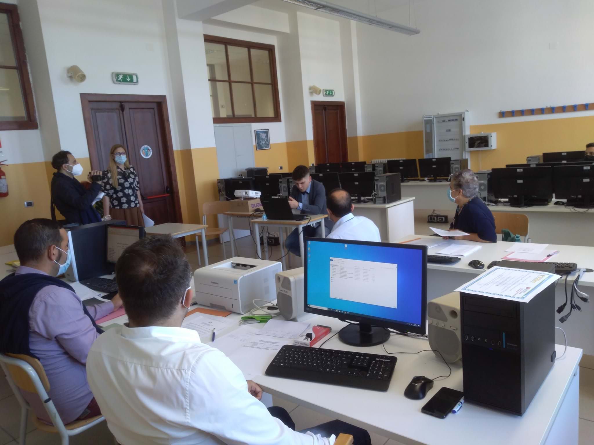 Maturità ai tempi del Covid-19, studenti con l'autocertificazione al posto del dizionario