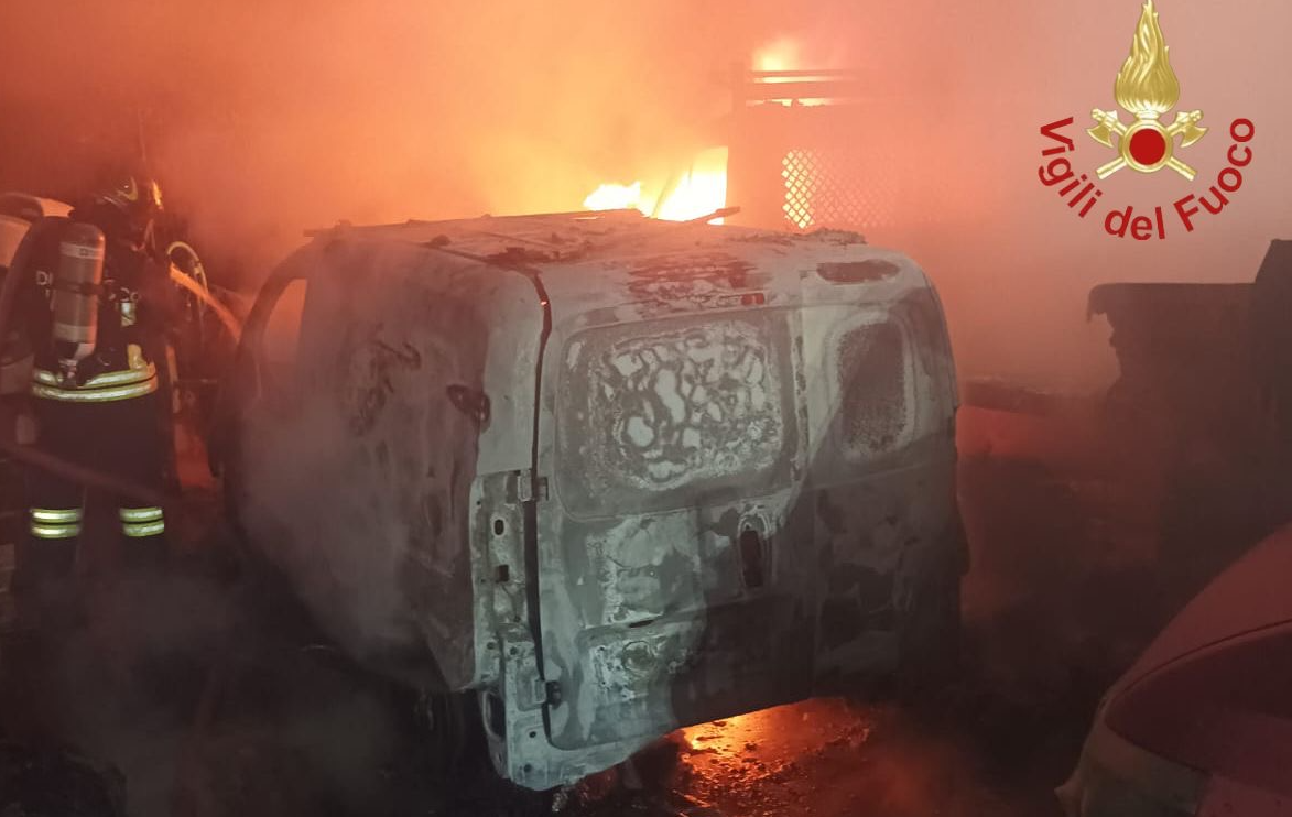 I tentacoli dei clan sugli appalti nella Locride, la denuncia di un imprenditore: «Furti e mezzi distrutti per anni»