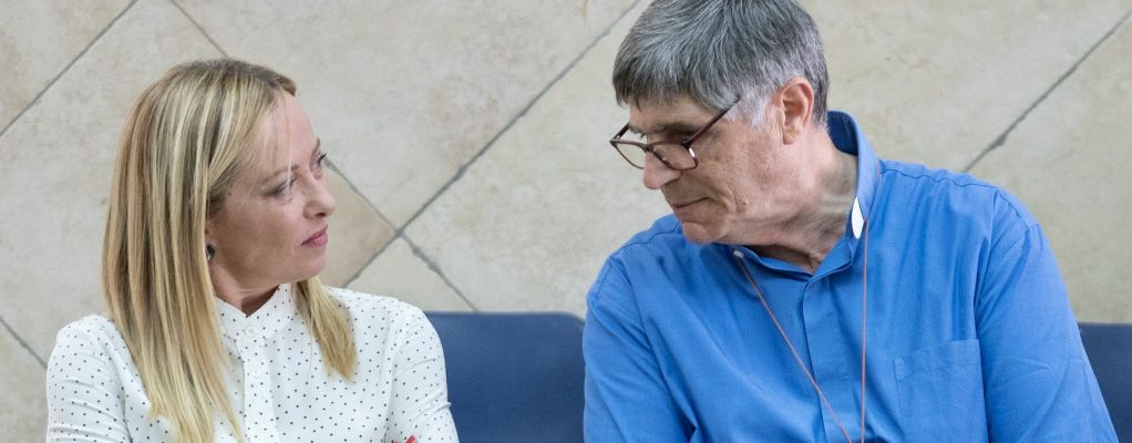 Attentato a cronista, minacce anche a Meloni e don Patriciello