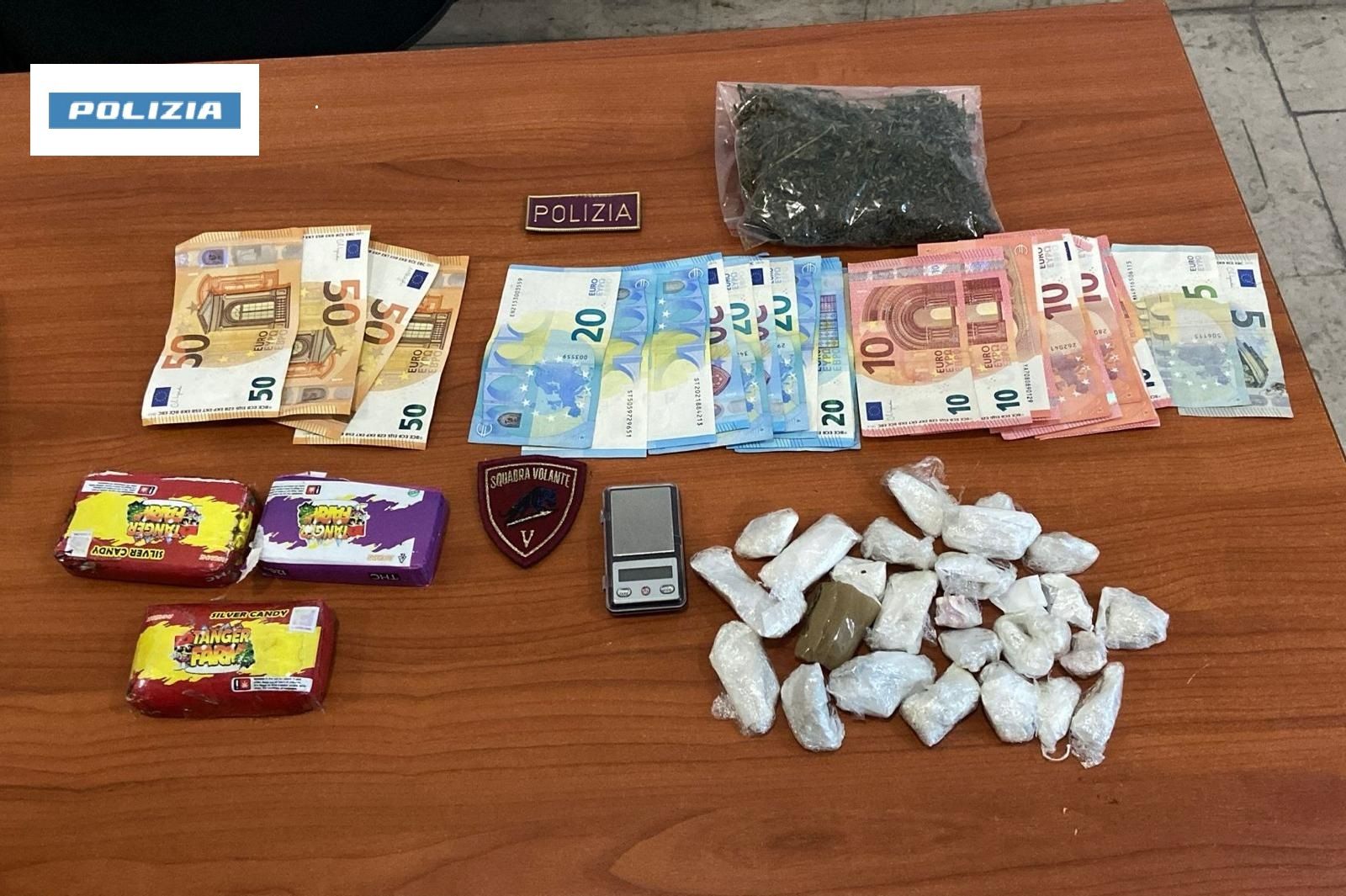 Cosenza, arrestato in flagranza per detenzione di droga