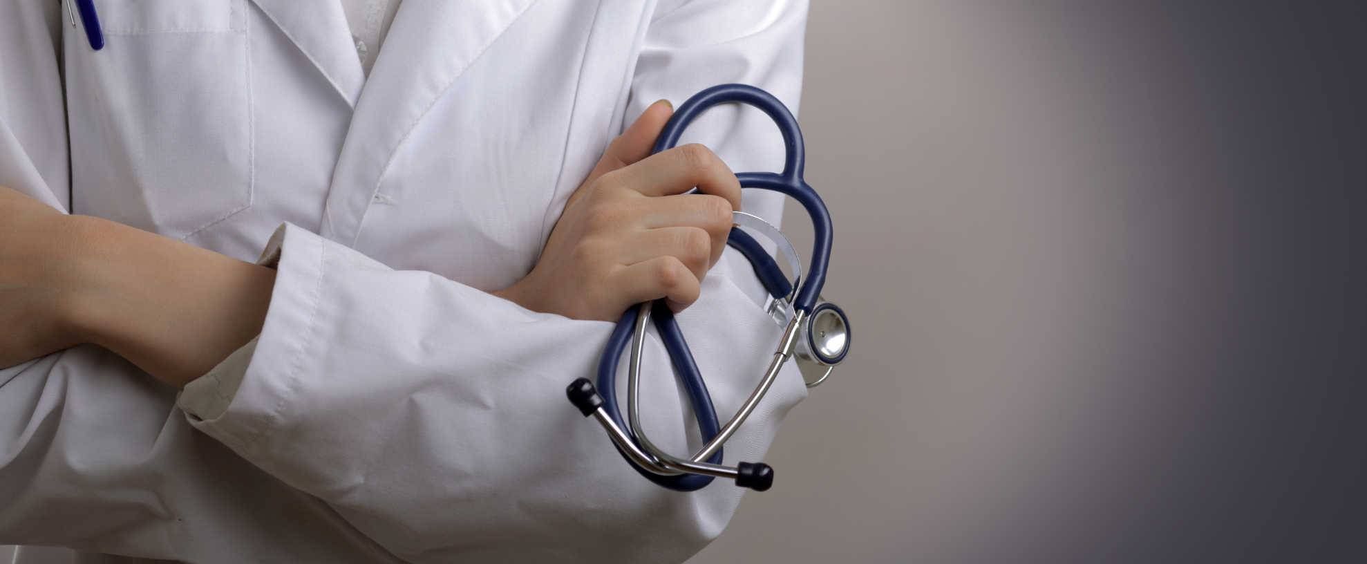 Il lungo elenco dei medici imboscati negli uffici