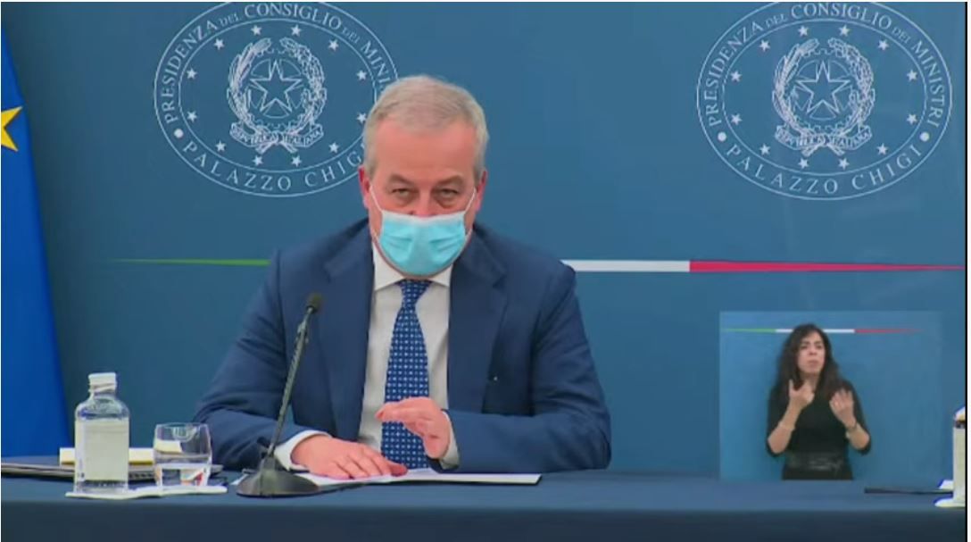 Locatelli: «AstraZeneca solo ad over 60. Per gli altri vaccini a mRna++»