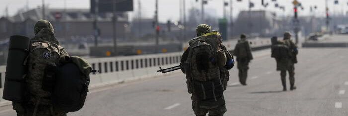 Mosca espelle diplomatici Usa. Giornalista russa uccisa dalle bombe a Kiev