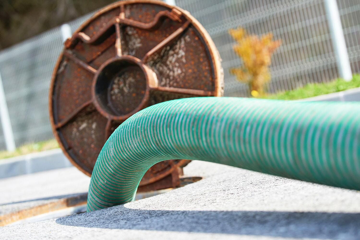 I liquami dei campi rom nelle fogne e la truffa ai danni di Acea: il business dei calabresi nel Lazio