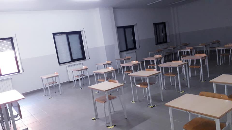 La scuola ai tempi del Covid. «I banchi a rotelle? Una montatura ma i genitori stiano tranquilli»