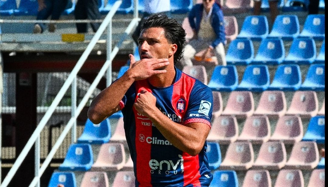 Prima gioia allo Scida: il Crotone batte 2-1 la Salernitana e conquista i primi tre punti
