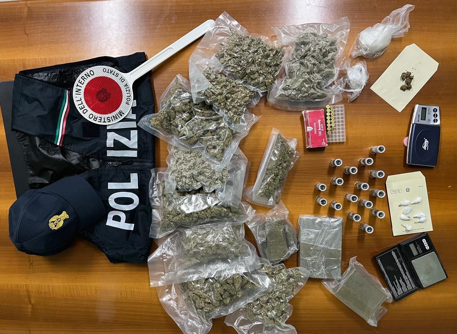 Droga e cartucce in casa, un arresto nel Vibonese