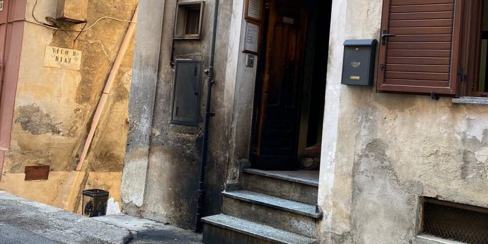Cassano, attentato incendiario ai danni di un consigliere comunale: la denuncia del sindaco