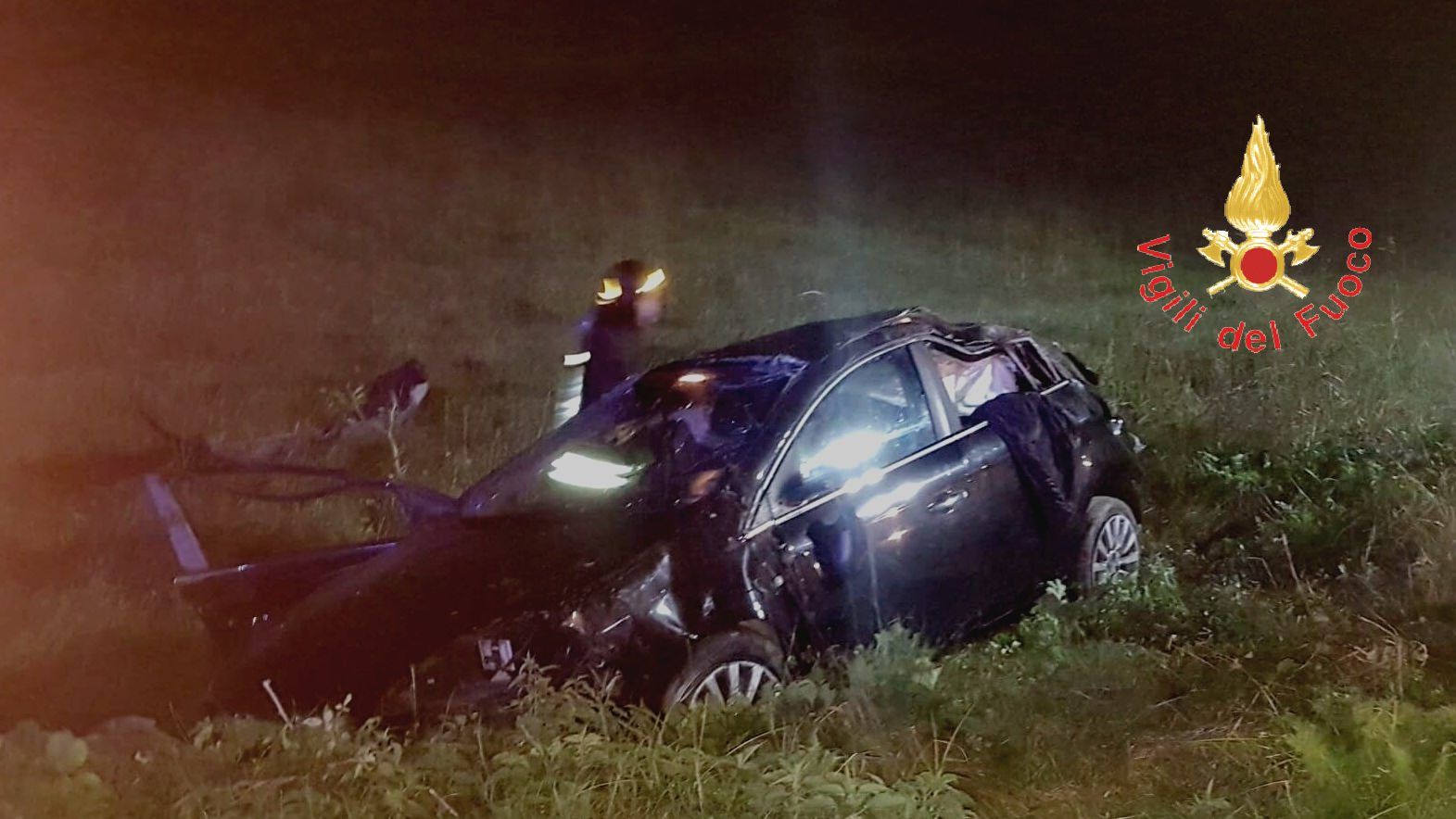 Scontro tra due auto a Lamezia, due feriti estratti dalle lamiere