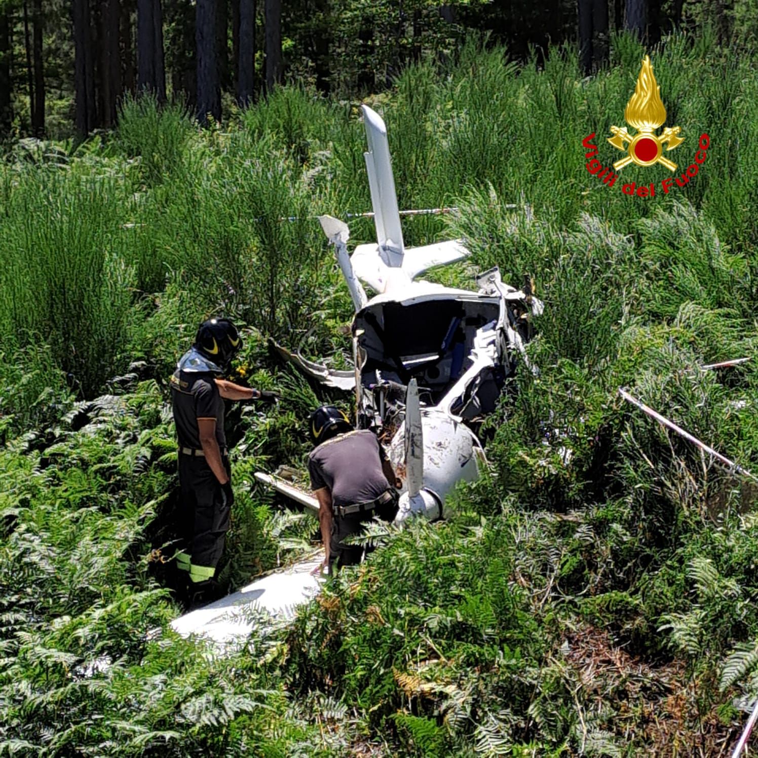 Ultraleggero finisce fuori pista a Cotronei, illesi i passeggeri – FOTO