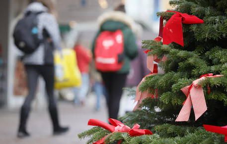 Covid, l'allarme del Cts: «Inasprire le misure per Natale». Oggi la discussione con le Regioni