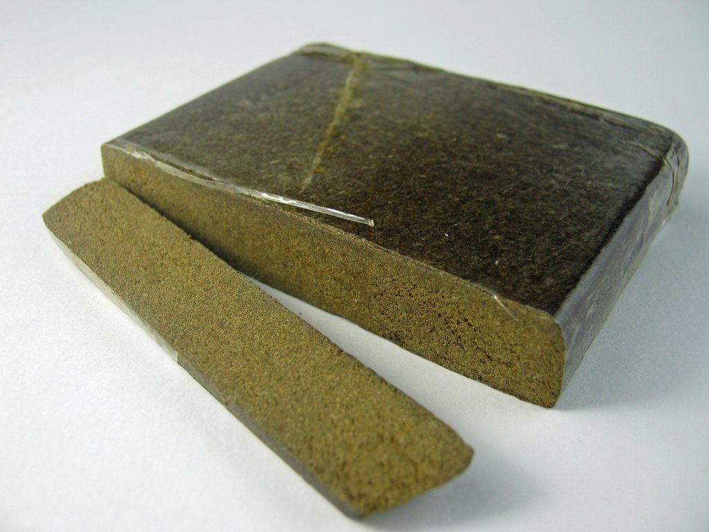 Aveva in casa 200 grammi di hashish