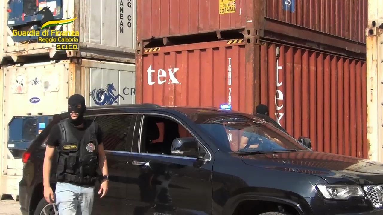 Traffico internazionale di droga, svelata la rete dei narcos calabresi: arrestato il boss Umberto Bellocco – NOMI E VIDEO