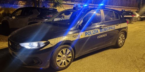 Tredicenne fugge di casa a Cosenza, ritrovata dagli agenti della Municipale