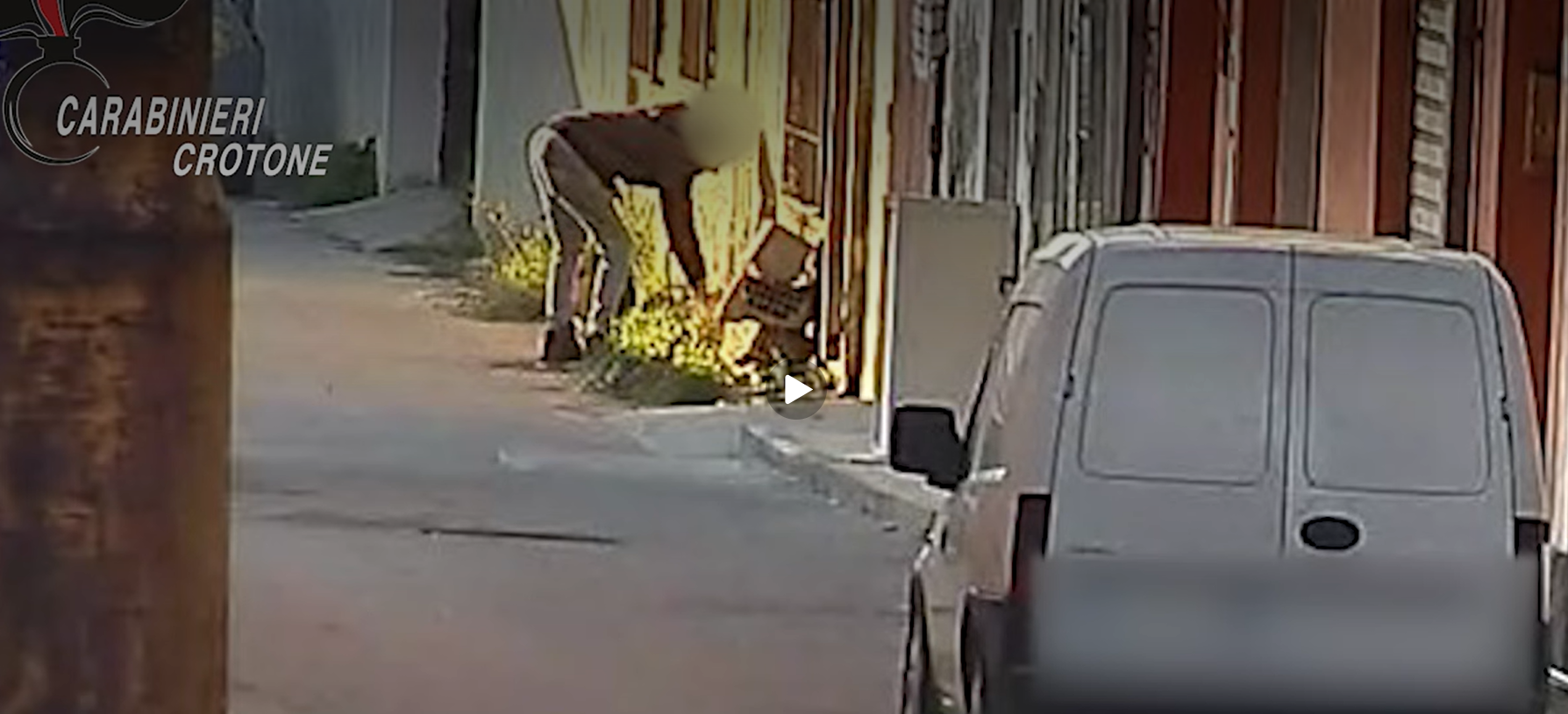 ‘Ndrangheta a Cirò, il pentito confessa: «Abbiamo tutto, fucili a pompa, kalashnikov e anche un bazooka»