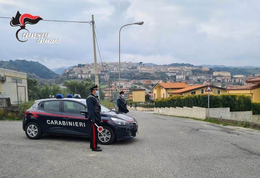 Maida, coltivazione e spaccio di stupefacenti. Arrestato un 60enne