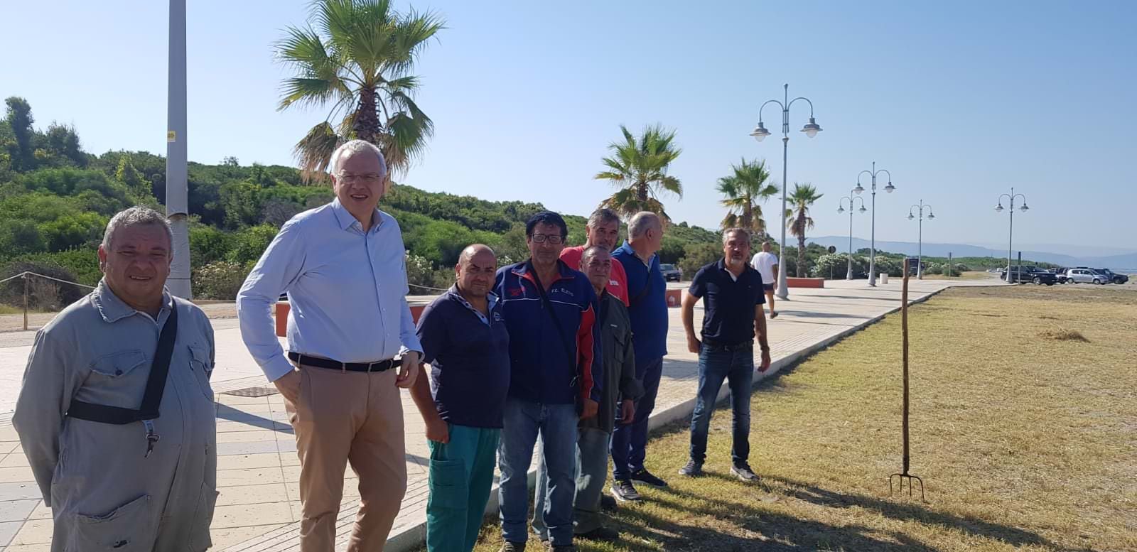 Lamezia, “Calabria Verde” pulisce e mette in sicurezza due pinete sul litorale