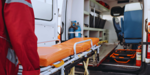 Scontro sulla Statale Tirrenica 18: cinque feriti, uno trasportato in ospedale