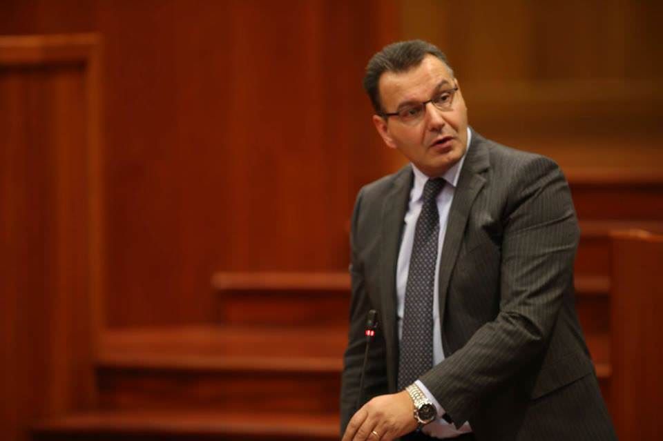 «Sulle elezioni di Casali del Manco non tiratemi per la giacca»