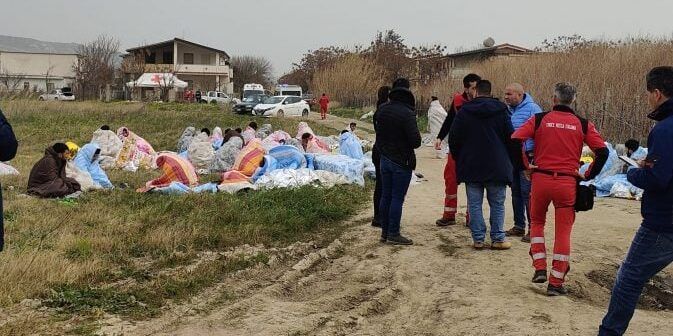 Superstiti del naufragio, appello delle democratiche: «Garantire condizioni di vita dignitose»