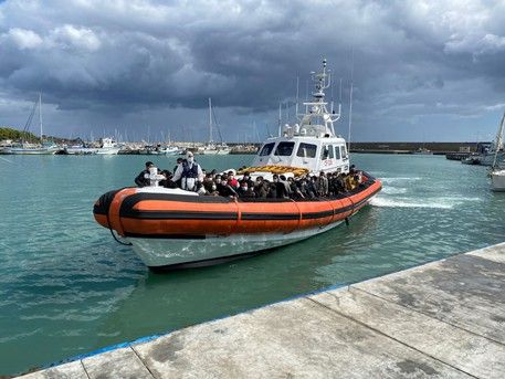 Ancora uno sbarco sulle coste calabresi, migranti approdano sul litorale di Bianco