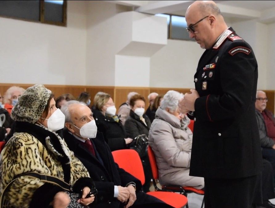 «Signora sono un avvocato dell’assicurazione»: anziana del Catanzarese truffata