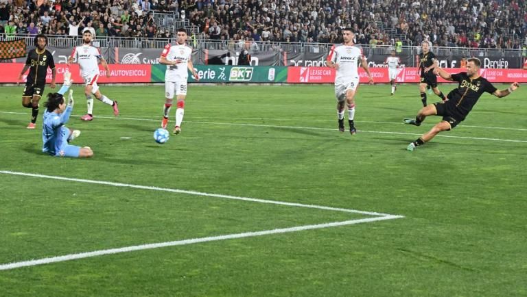 Playoff, il Venezia torna in Serie A: in finale battuta la Cremonese 1-0