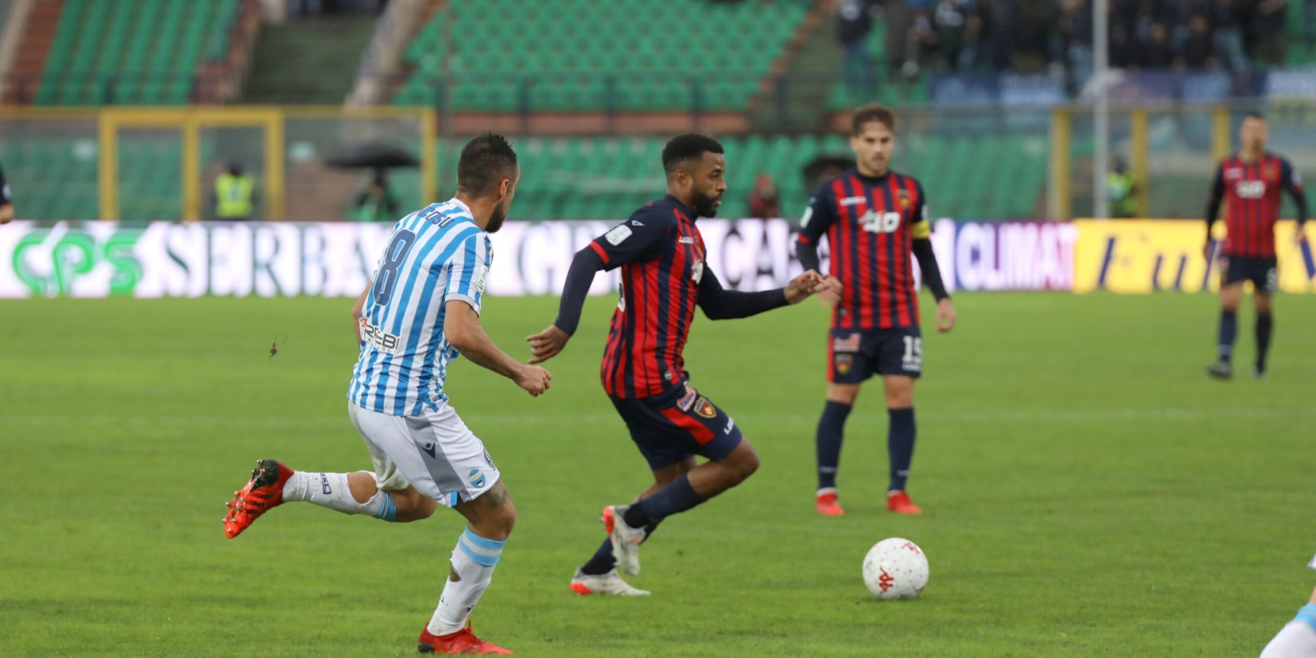 Calcio, giornata amara per le calabresi: cadono Reggina (fuori) e Cosenza (in casa)