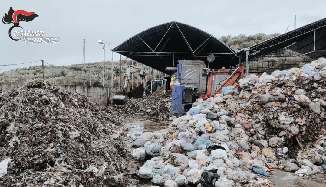 Traffico illecito di rifiuti nel Catanzarese: 20 misure cautelari. Sequestri per 4 milioni di euro – NOMI E VIDEO