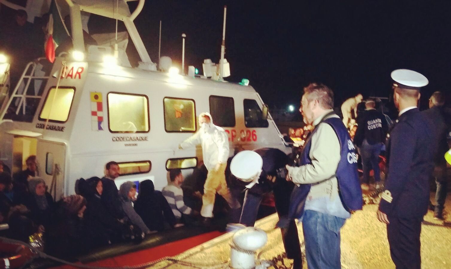 Ancora uno sbarco a Roccella, sono 85 migranti su una barca a vela