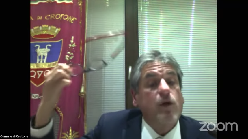 Insulti in commissione Cultura, la politica a Crotone diventa un teatrino degradato