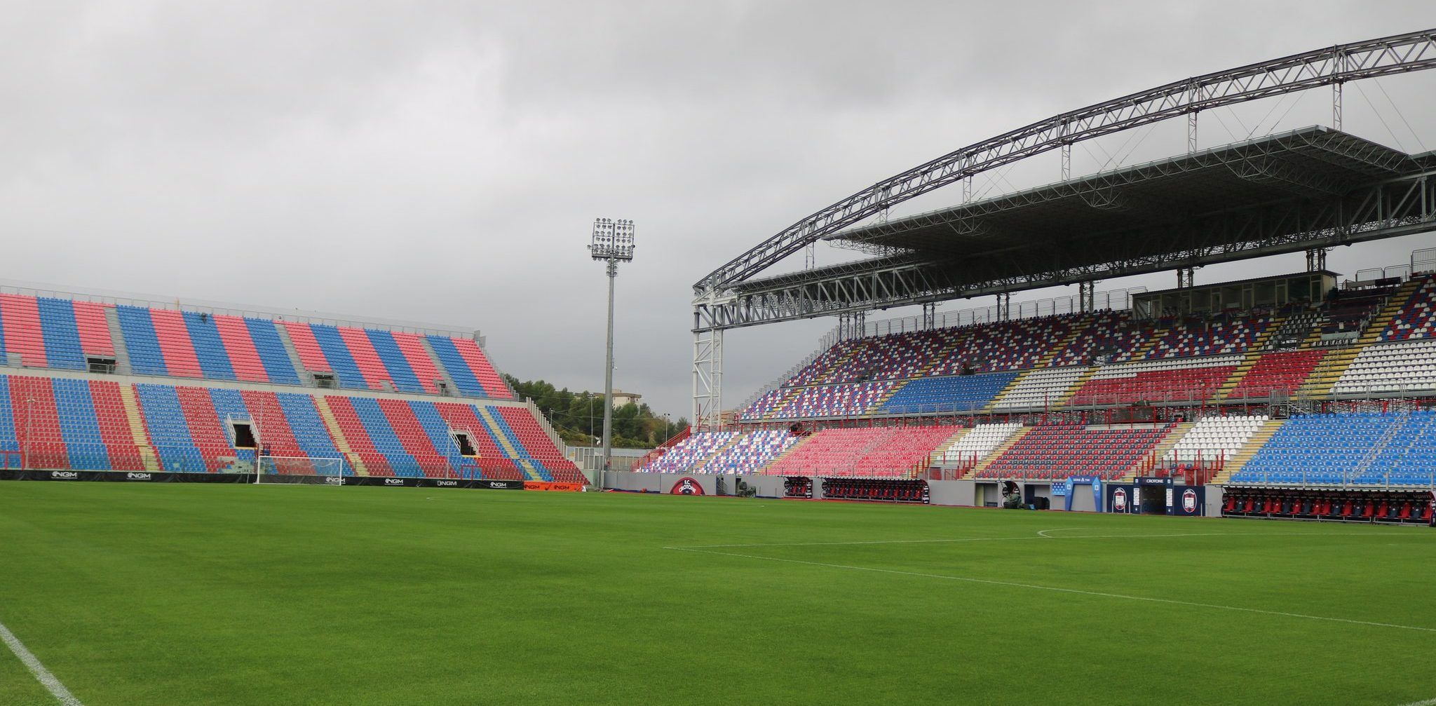 Corsa contro il tempo per il Cosenza Calcio: iscrizione appesa alla questione stadio