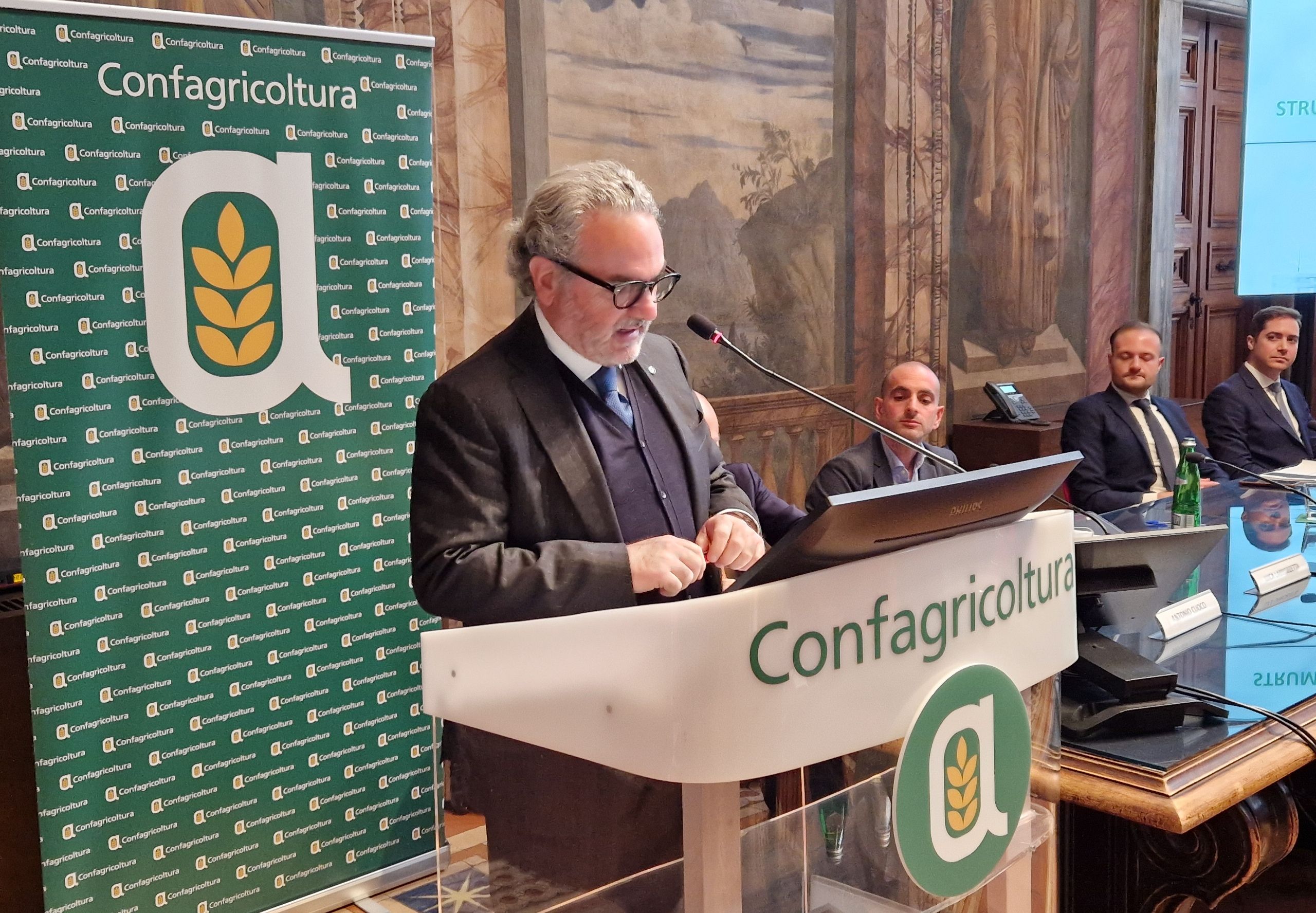 Statti: «Una nuova politica nel comparto agroalimentare per uscire dalla logica dell’emergenza»