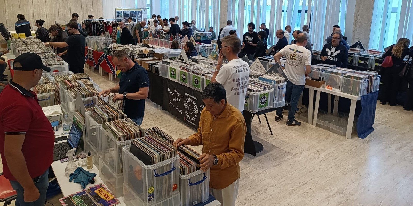 Catanzaro Vinyl Market, torna l’evento dedicato al disco che unisce tutt’Italia