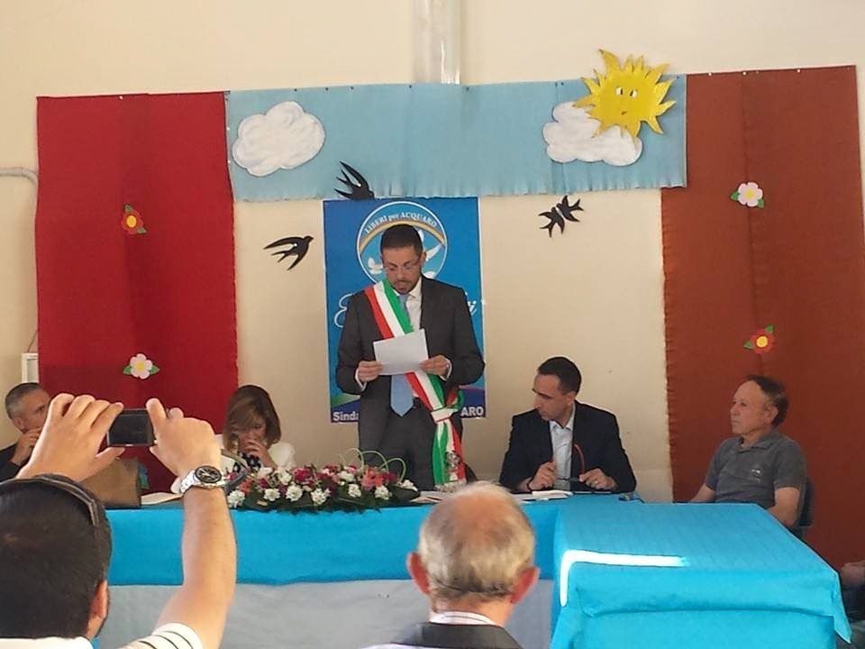 Il sindaco anti "nozze gay" vicino al Pd: «Hanno ragione i leghisti»