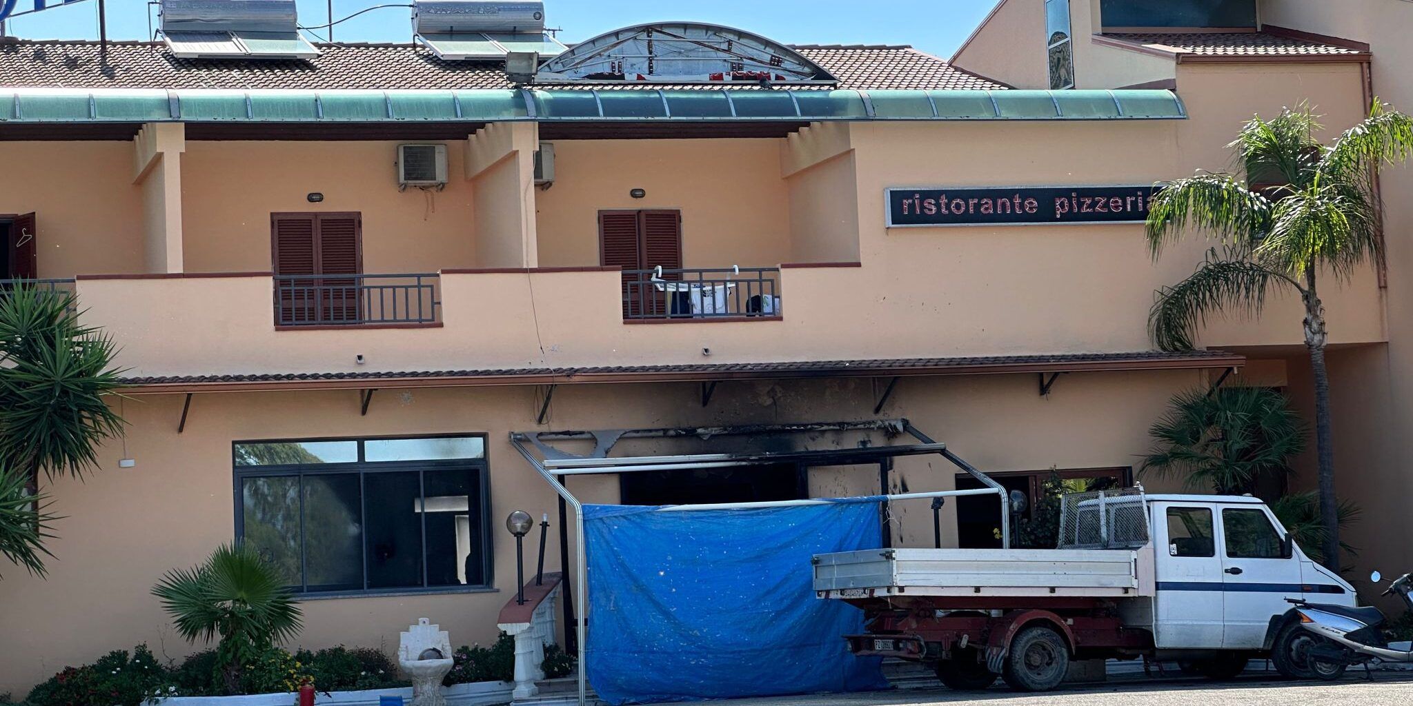 Notte di fuoco nell’area di Sibari, l’inquietante e minacciosa ombra del racket e delle intimidazioni