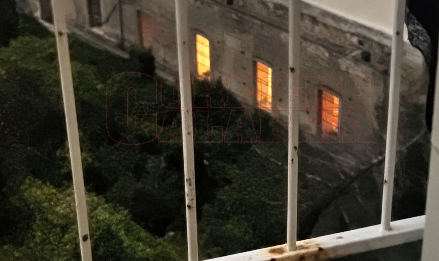 Ex Monastero della Visitazione, cantiere senza custodia: dentro c’è chi vive e accende fuochi