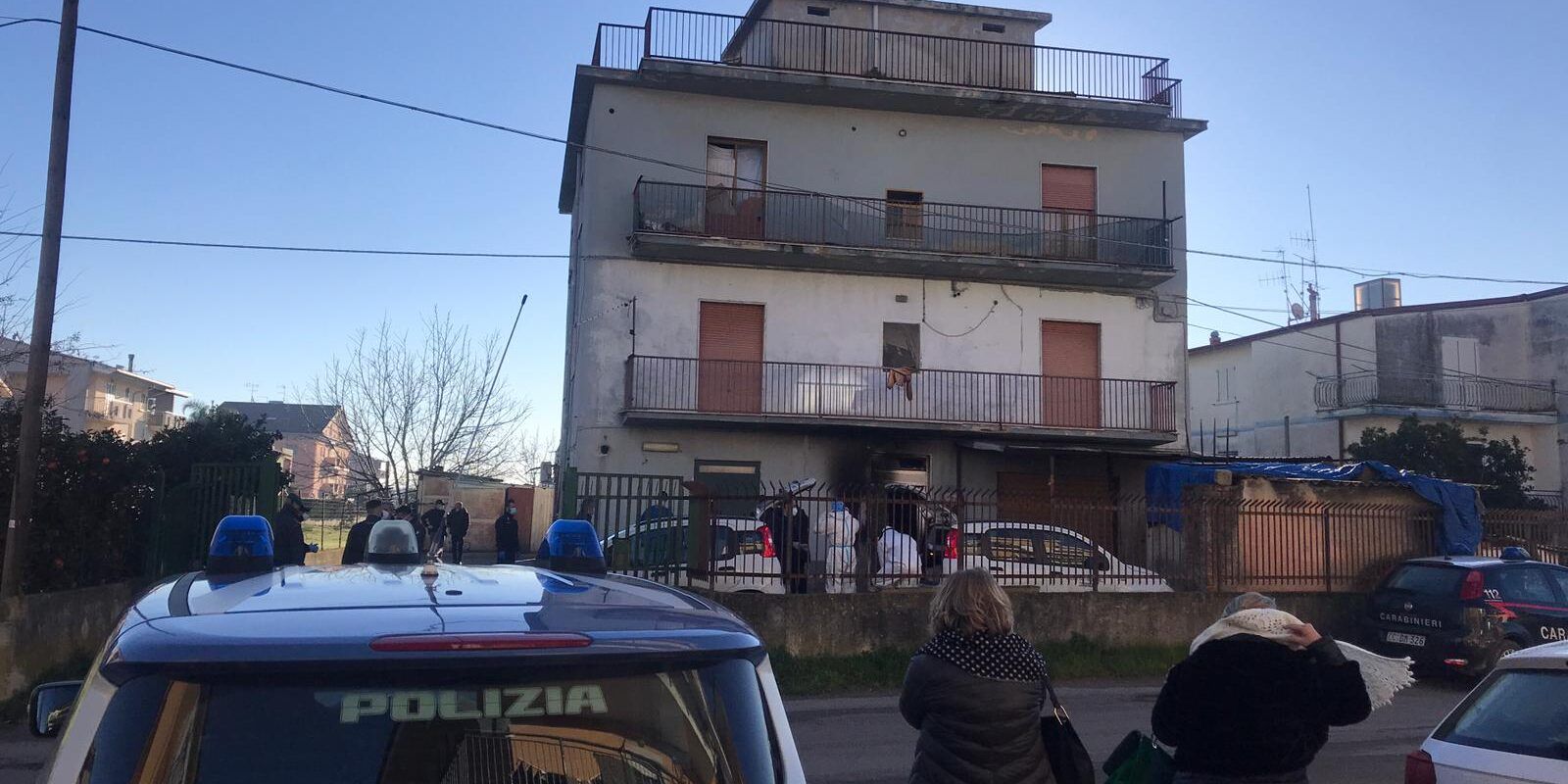 Corigliano Rossano, sgomberata una palazzina abusiva occupata