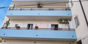 Lamezia, la “casa invisibile” nel fortino dei Torcasio diventata presidio sociale. «Si possono fare cose giuste a viso aperto»