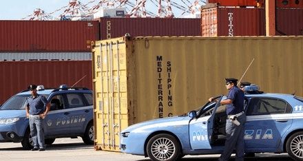 Scacco al traffico internazionale illegale di auto di lusso con scalo a Gioia – VIDEO