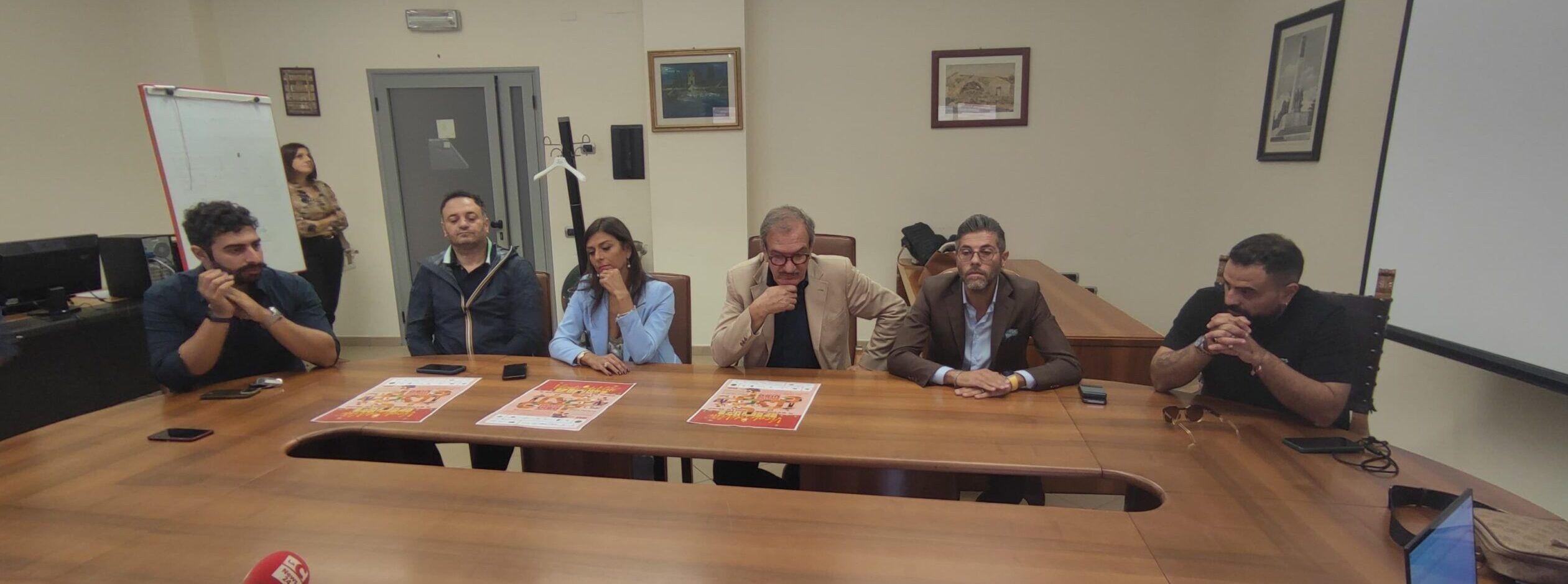 Vino, cibo e musica: a Vibo tutto pronto per Vicoli DiVini. «Valorizziamo il centro storico» – FOTO