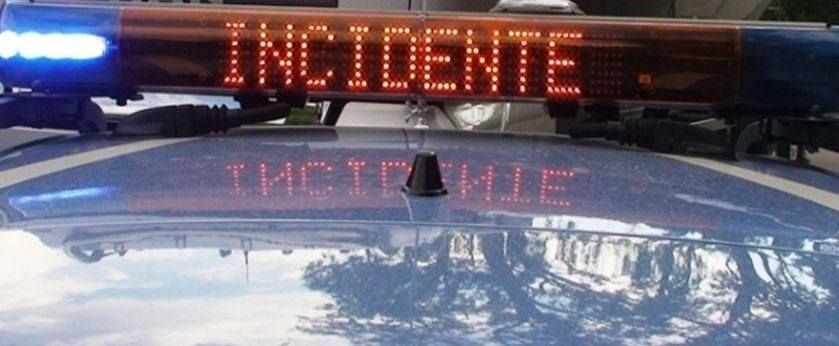 Scontro auto-suv sulla 106, muore una donna