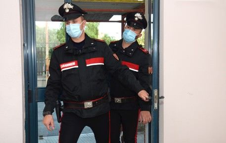 Rende, servizio al tavolo nonostante i divieti: bar multato