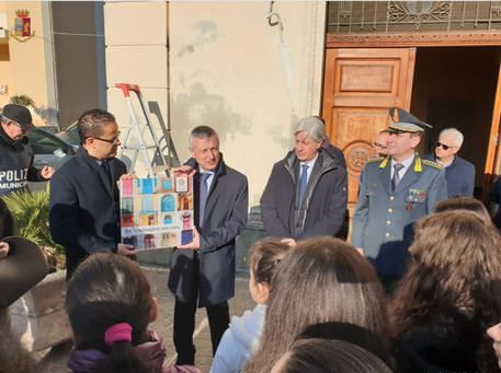 Ricollocata a Cessaniti la targa "Qui la 'ndrangheta non entra"