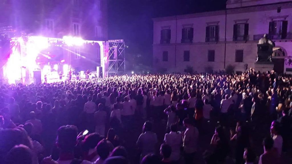 Carl Brave e Franco 126, la generazione “Due Palme” invade il centro storico – SPECIALE