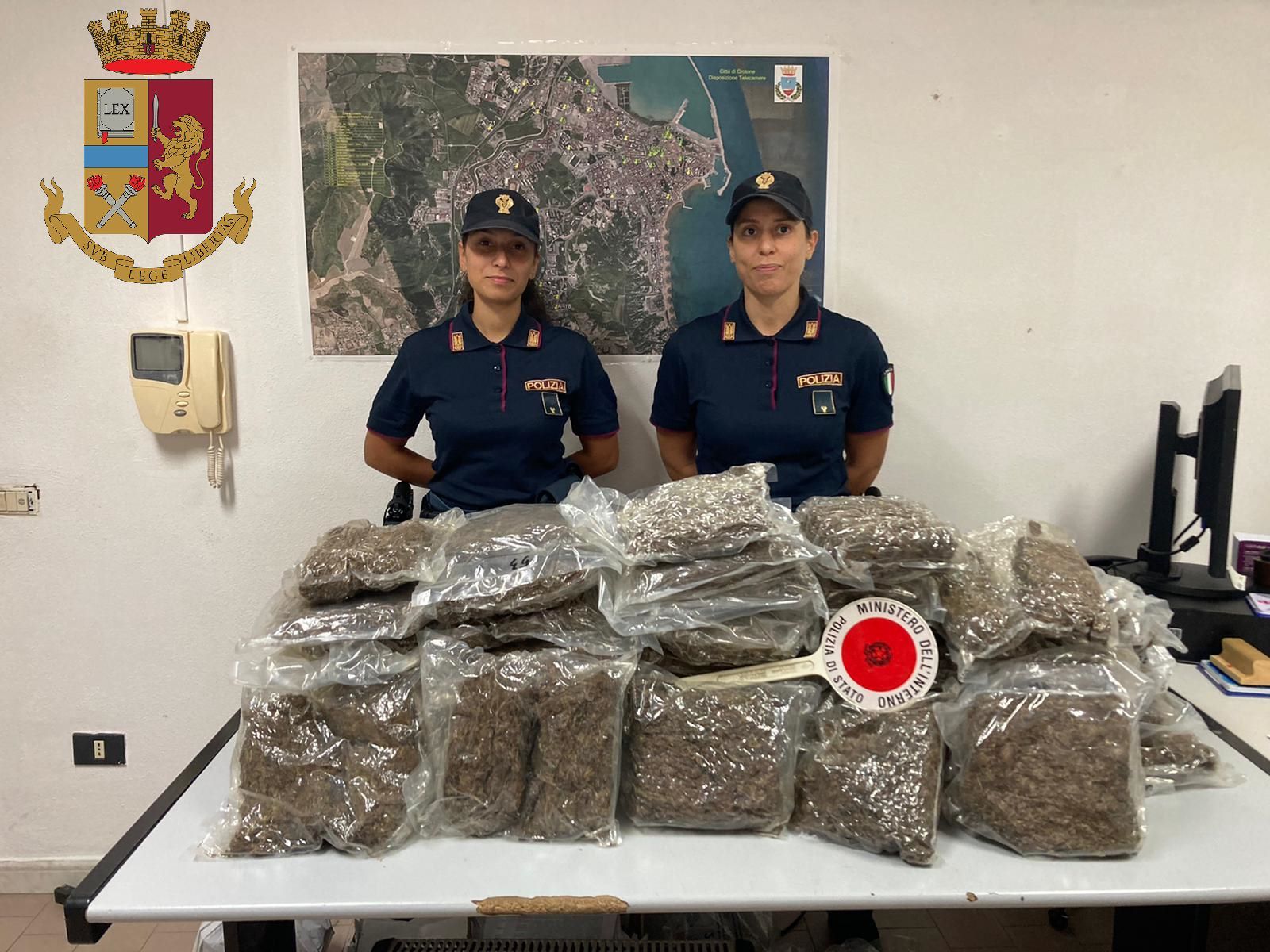 Crotone, sequestrati 20 chili di marijuana