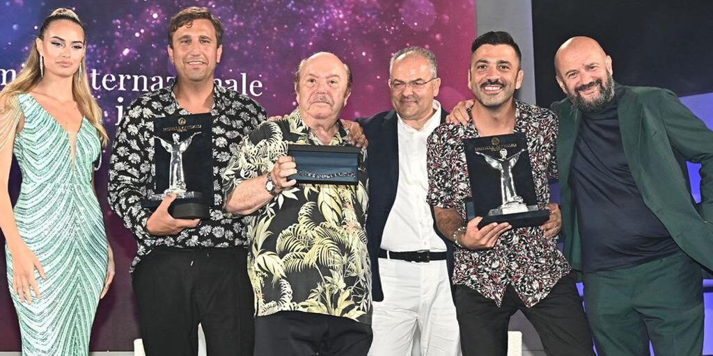 Michele Affidato firma i premi della xv edizione del “Marateale”