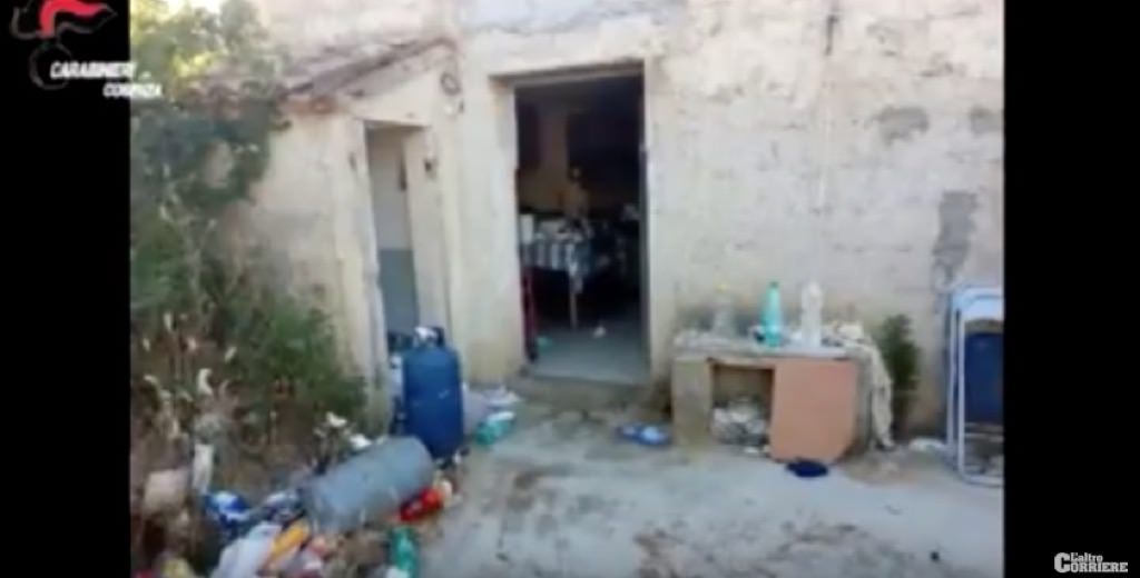 Abbandona la moglie con disturbi psichici in casa, arrestato 59enne – VIDEO