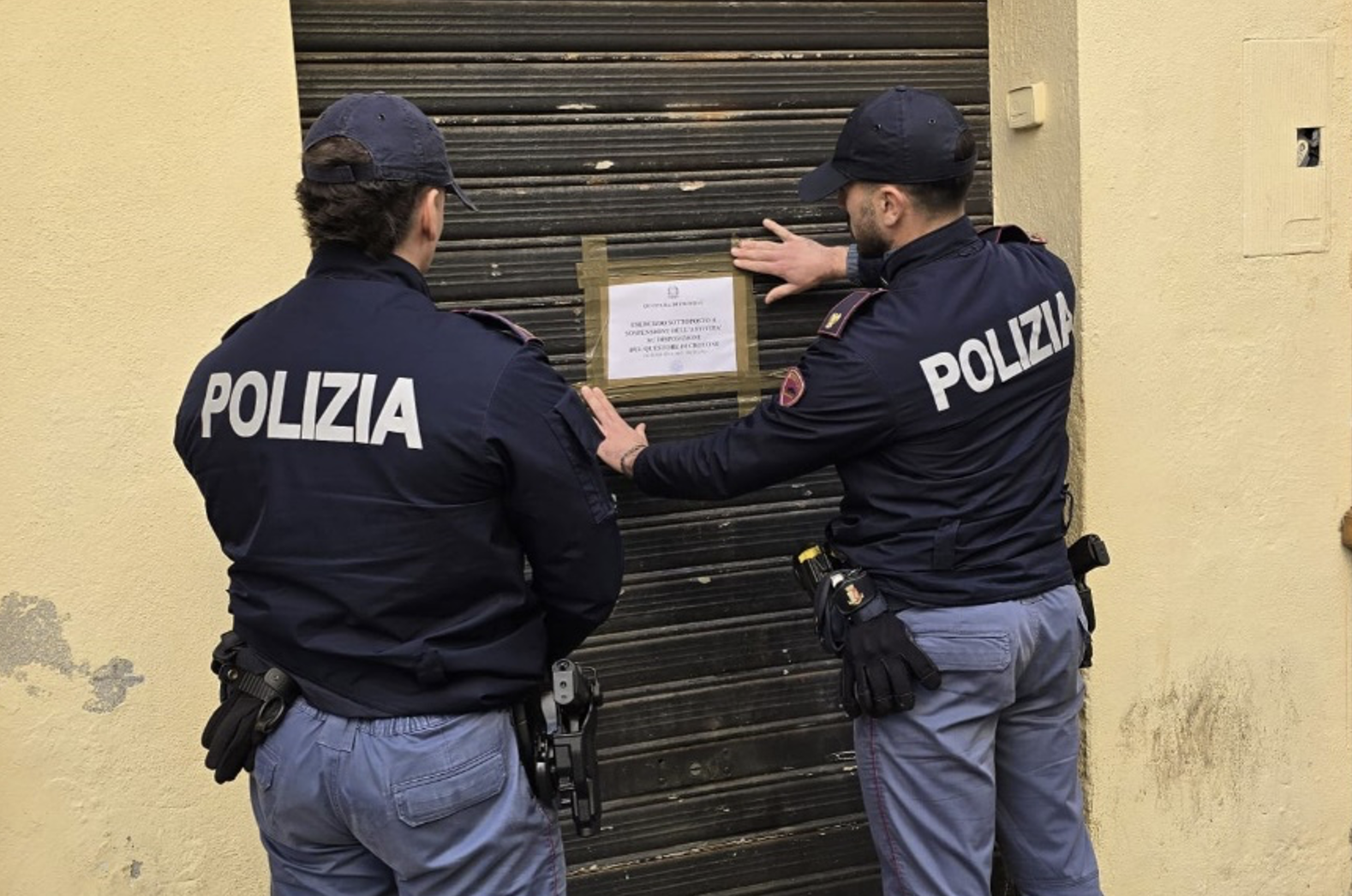 Blitz della polizia nel centro storico di Crotone: due locali chiusi