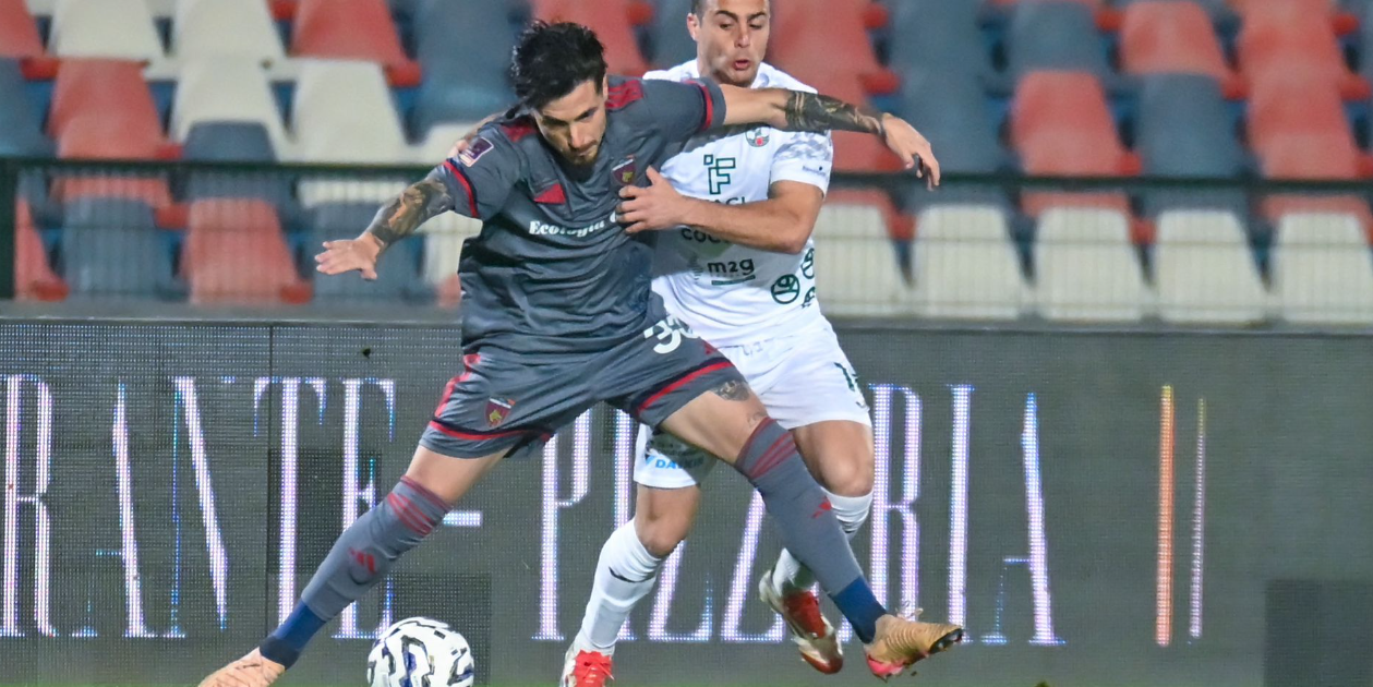 Sconfitta amara al San Vito-Marulla per il Cosenza: il Monopoli vince 2-0
